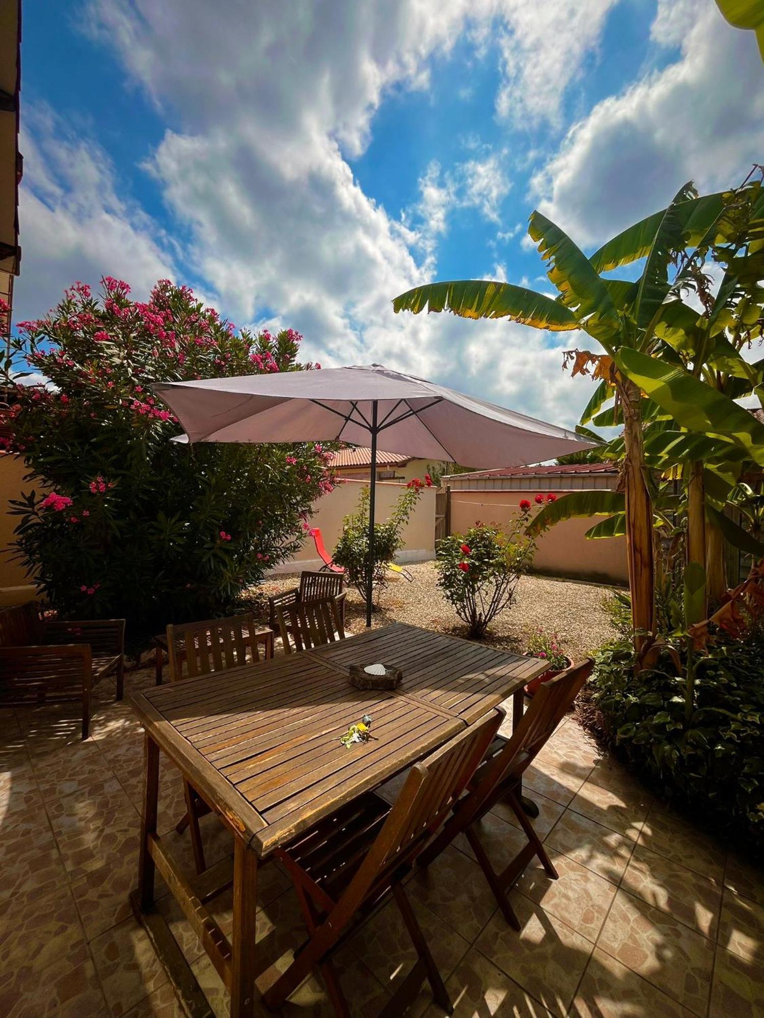 Meuble 3 Etoiles Dans Un Petit Village Du Gers Villecomtal-Sur-Arros Exterior photo