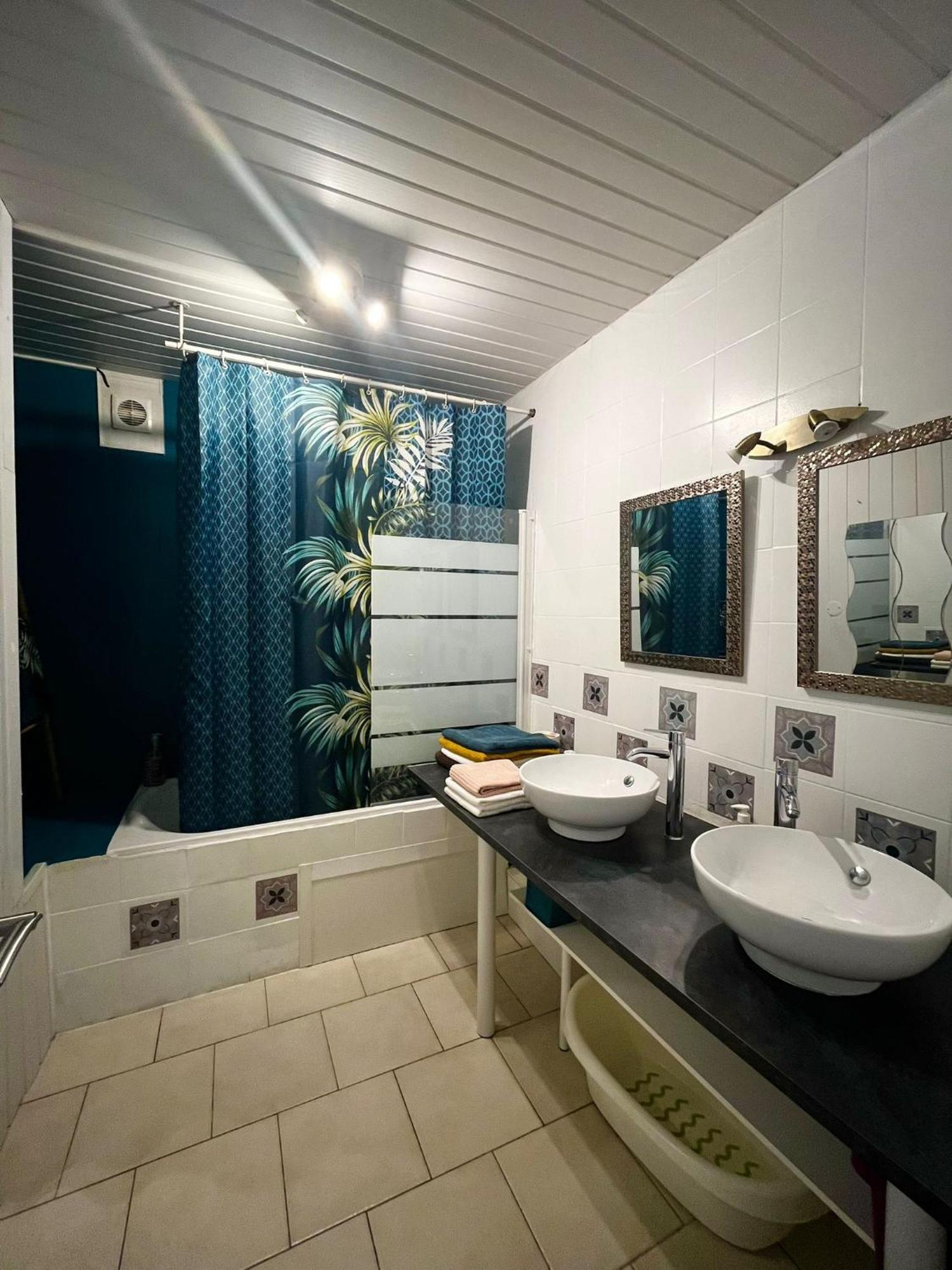 Meuble 3 Etoiles Dans Un Petit Village Du Gers Villecomtal-Sur-Arros Exterior photo